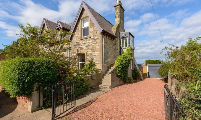 North Berwick House | Forthview