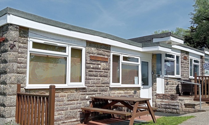 Sandown Ski Chalet | Fossils Reach: Comfy, dog friendly, and with superfast broadband