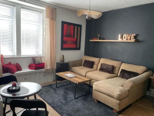 Dunfermline Apartment | Foundry Street Apartment 1 - Dunfermline City Centre