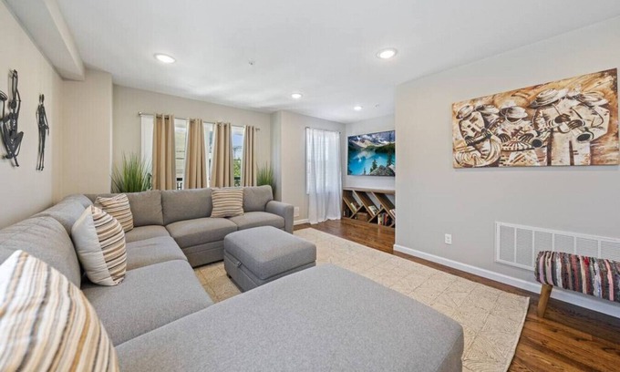 Newark House | Four bedroom townhouse in United States of America, Newark