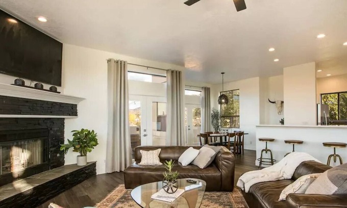 Albuquerque House | Four Hills Mountain Views