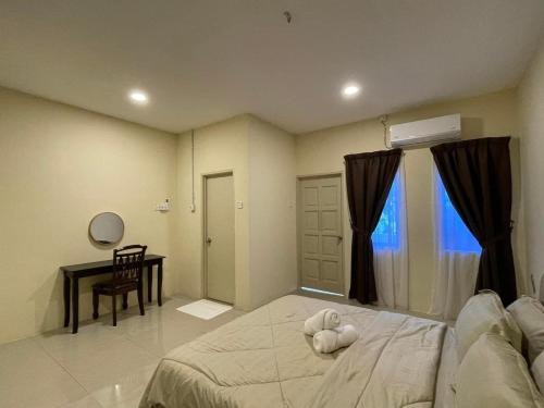 Kampung Kayu Arang House | Four Rooms Homstay 'A' With Wifi And Smart TV in Wakaf Tapai