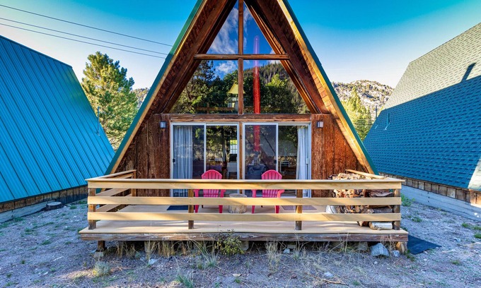 June Lake Cabin | Four Seasons Cabin 3 with Sierra views