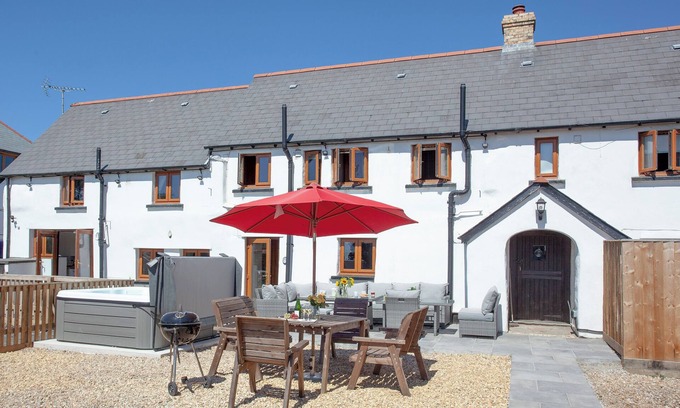 Torrington Cottage | Four Seasons Cottage