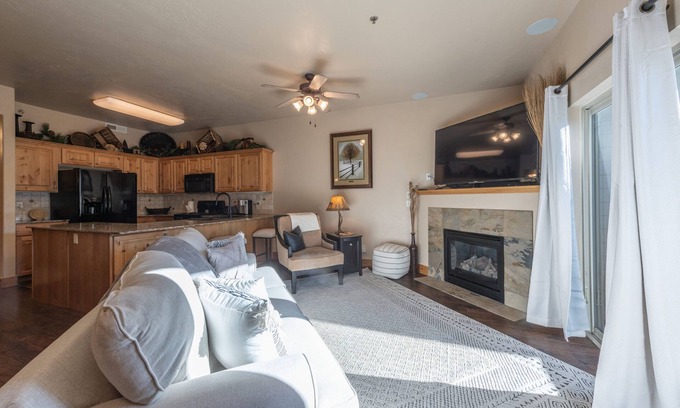 Kimball Junction Condo | Fox Point H5 In the Heart of New Park