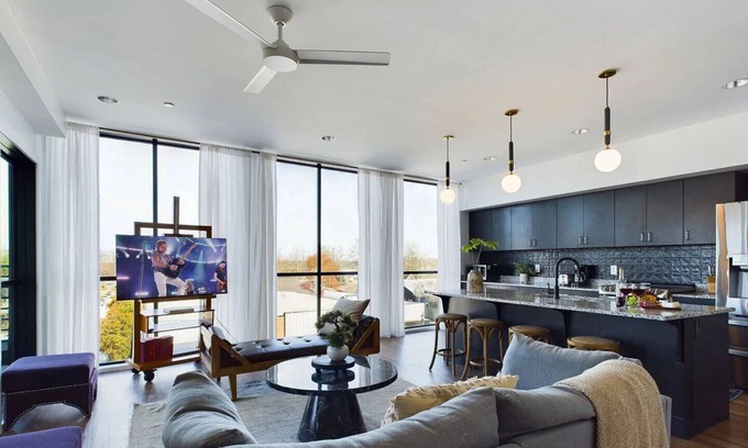 Melrose House | Fox Quads Escape-4 Suite Combo-12 South