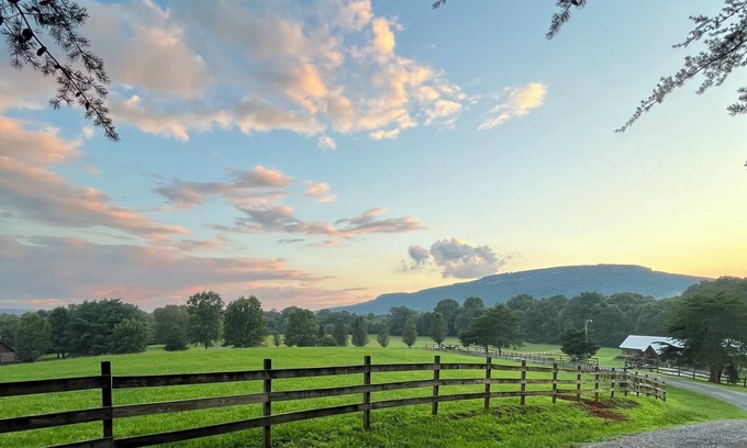 Rising Fawn Cottage | "Fox View Cottage" Breathtaking Views, Pet-Friendly, Wheelchair accessible!
