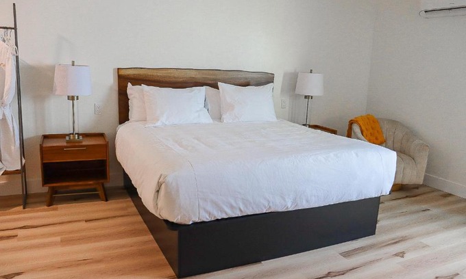 Gold Beach Hotel | Foxglove Suite at The Wildflower Inn