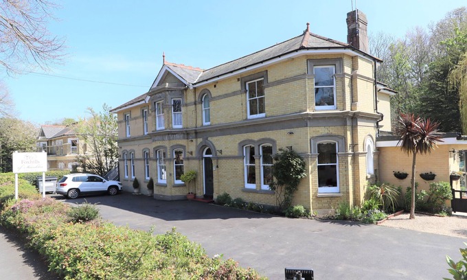 Shanklin Cottage | Foxhills of Shanklin - a house that sleeps 10 guests in 5 bedrooms