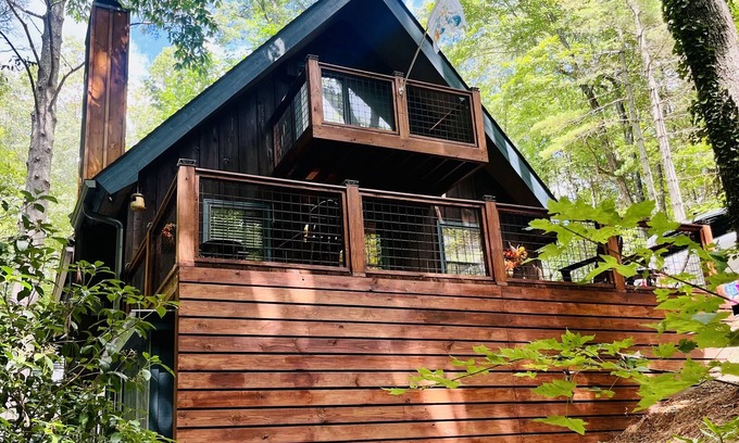 Sky Valley Cabin | Foxlair! Your cozy cabin nestled in the Sky Valley golf resort and community.