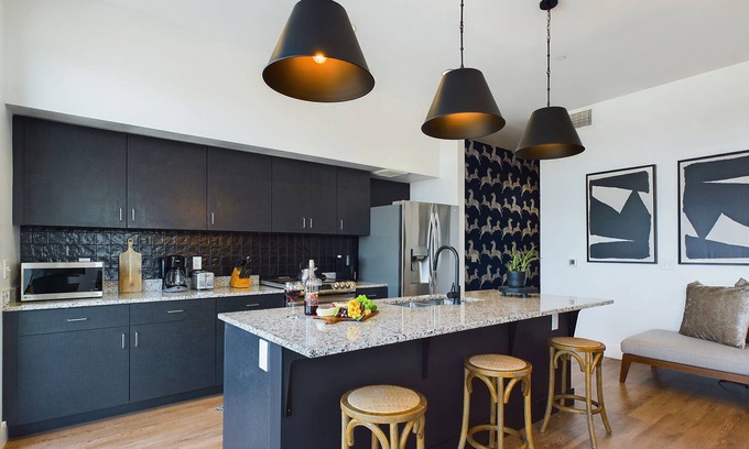Melrose House | Foxy Skies - Private Rooftop - 5 mins to Broadway