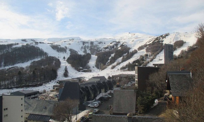 Besse-et-Saint-Anastaise Apartment | Central apartment in Super Besse, 2 bedrooms, near slopes