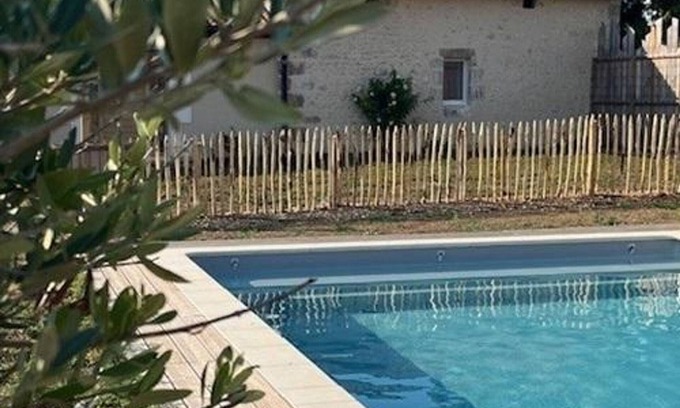 Brantome-en-Perigord Cottage | Cottage for 8 with shared pool and wifi in Brantôme
