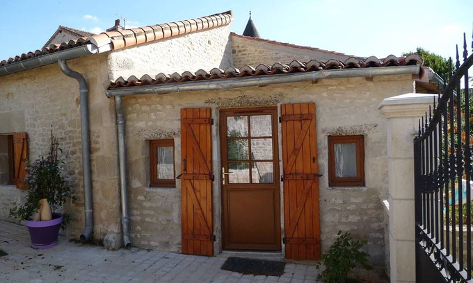Saint-Georges-les-Baillargeaux House | Mini charming house 2 pers "The 3 little pigs" 4 minutes from Futuroscope