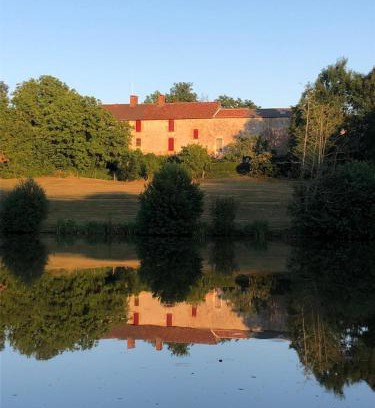 Saint-Martin-Lars-en-Sainte-Hermine House | Le Vieux Château de Saint Martin-Lars