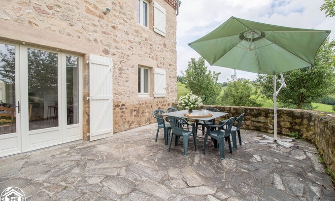 Saint-Quentin-sur-Sauxillanges House | Gîte * MAJES GOULAPIE with terrace and sunset