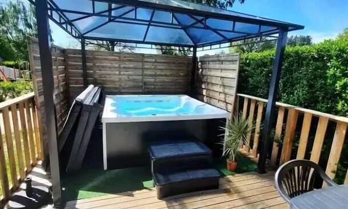 Saint-Symphorien-de-Thenieres House | Domaine Relais du Lac - 3-room cottage for 3/4 people with Jacuzzi