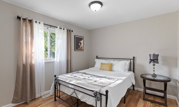 High Ridge Apartment | Fragrance free - spacious Ranch -safe &quiet- 4 br 2 bath