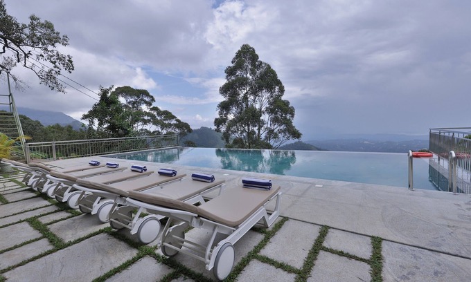 Devikolam Hotel | Fragrant Nature Munnar - A Classified Hotel