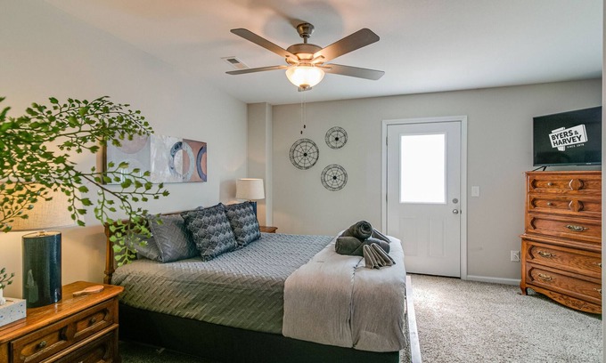 Clarksville House | Franklin Haven by Johnathan (1010 Franklin, #A)