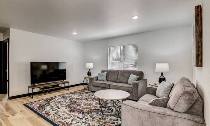 Eau Claire House | Franklin House. Minutes from Downtown Eau Claire