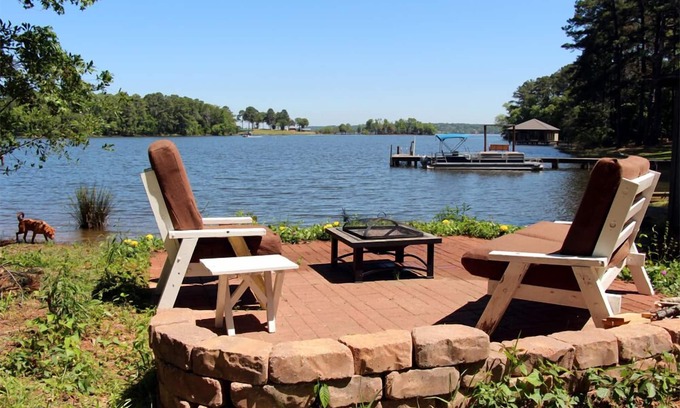 Berryville House | Frankston Home w/Deck & Fishing on Lake Palestine