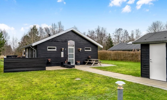 Hou House | "Frederikka" - 1.9km from the sea by Interhome