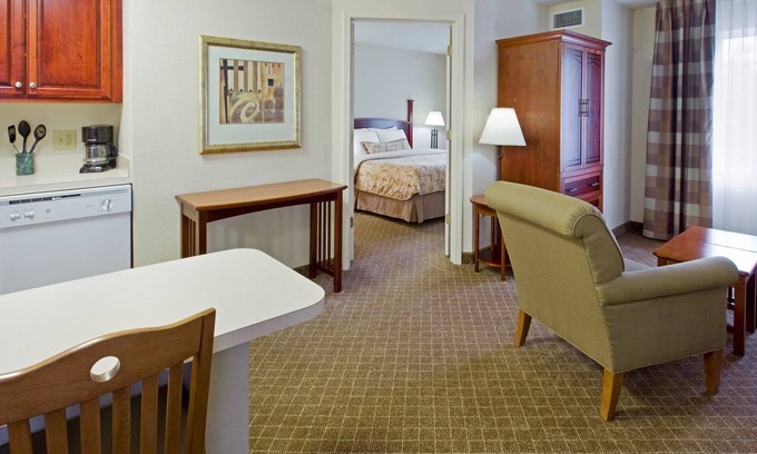 Cranbury Condo | Free Breakfast Buffet. Outdoor Pool. Gym. Only 20 Min from Princeton.