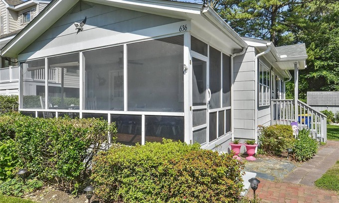 Bethany Beach Cottage | FREE DAILY ACTIVITIES! PET FRIENDLY! Charming 3 bedroom, 2 bath beach cottage offers one level living with convenient location only a short walk or bike ride from down town Bethany,