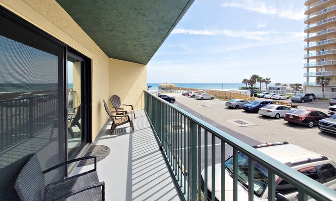 Daytona Beach Shores Condo | FREE DAILY ACTIVITIES-Fresh/Newly Renovated Sunglow Unit-Steps 2 Beach-Htd Pool-Hot Tub-Next 2 Pier!