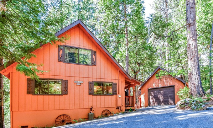 Arnold Cabin | FREE LAKE/RECREATION ACCESS IN PINEBROOK- PET FRIENDLY