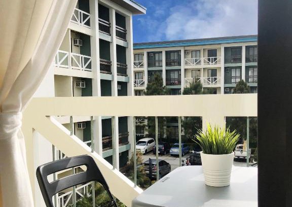 Tagaytay Apartment | FREE PARKING Basement, 50mbps Wifi Netflix 55 inches TV