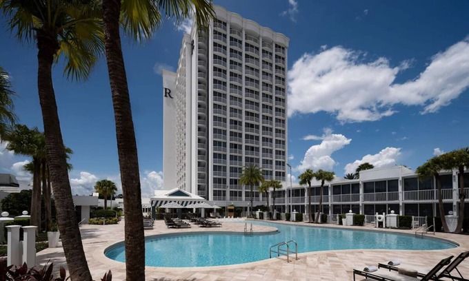 Lake Buena Vista Hotel | Free Shuttle to Parks: Family-Flexible Room w/Pool & Spa Access Near Disney