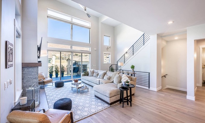 Deer Mountain House | *Free Ski Rental* Perfect for Families - Private Hot Tub, 7 Mins to Deer Valley East Village Lifts