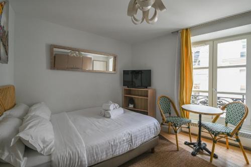 Gaillon Apartment | French typical apartment (opéra 5D)