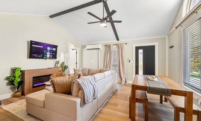 New Plymouth Cabin | French Woods + Pickleball Court l Private Trail