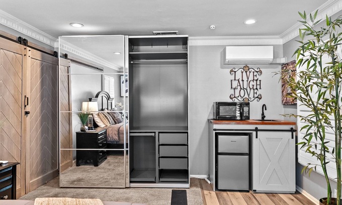 Inglewood House | Fresh Look & Centrally Located! Blocks to SOFI!