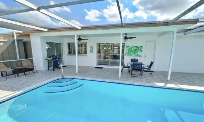 Sunrise Villa | FRESH! Tropical Oasis/Pool King Bed/Top Location