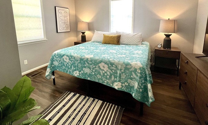 Clanton House | Friendly Small Town Home, 3 mi from I-65, Great Location! Close to everything!