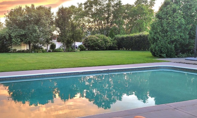 Calverton House | Friends & Family House between beach and the Wine Country