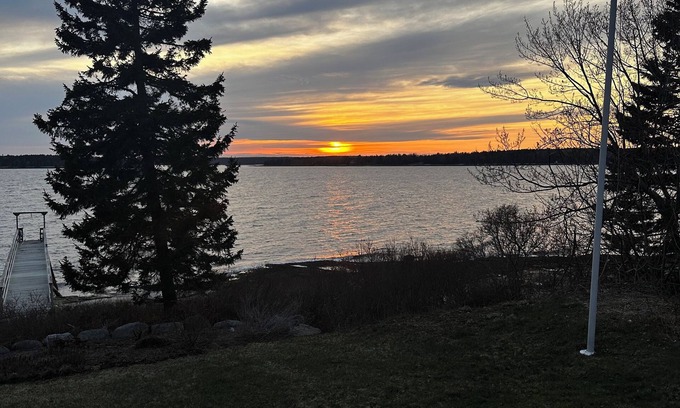 Central Coast House | Friendship, Maine 4-bedroom house on the water with dock, tennis court and sauna