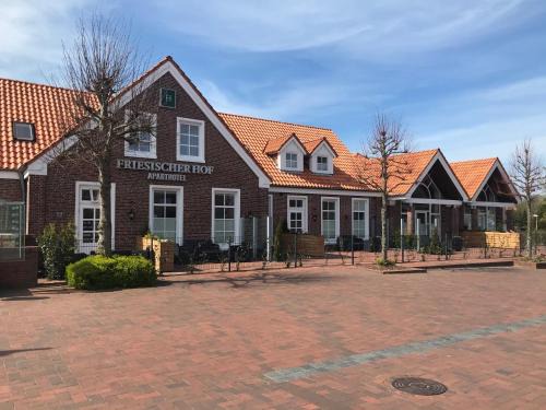 Hage Hotel | Friesischer Hof, Ferienwohnungen mit Indoor Spielplatz, kostenfreien Parkplatz und W-Lan