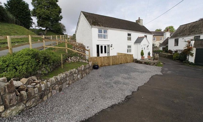 Llangennith House | Frog Lane Cottages - Three Bedroom House, Sleeps 6