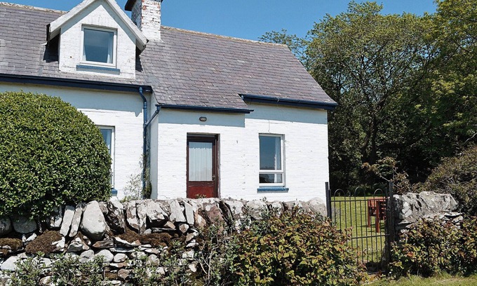Newton Stewart Cottage | From this delightful cottage enjoy magnificent sea views.