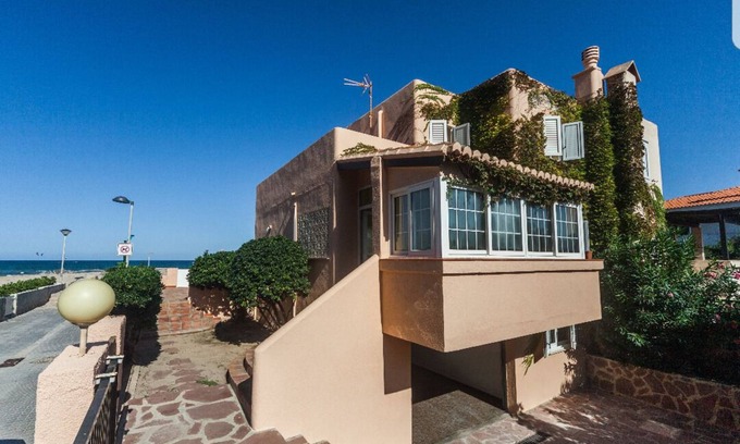 Pobles del Sud House | Front line beach villa near El Saler golf course + wifi. Valencia