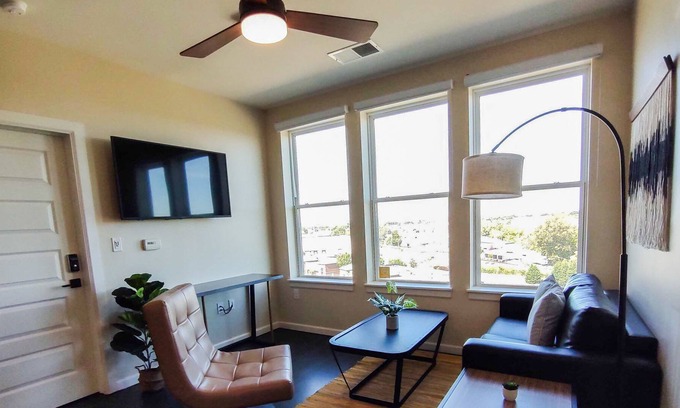 Louisville Apartment | Frontdesk | 2 BR Apt near Kentucky Kingdom