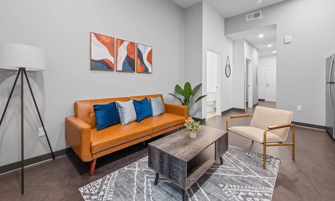 Cultural District Apartment | Frontdesk | Chic 1 BR Downtown