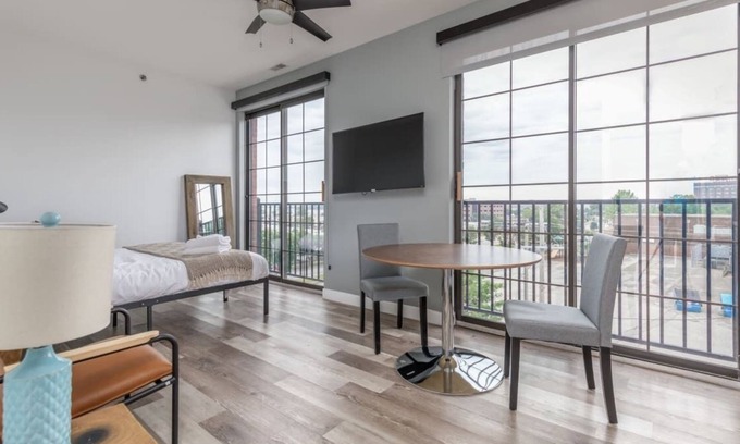 Soulard Apartment | Frontdesk | Open Studio Apt near The Gate District