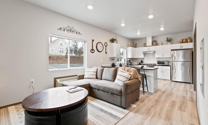 South Perry District Apartment | Full ADA Unit - 2 Bed 2 Bath Unit Near Downtown