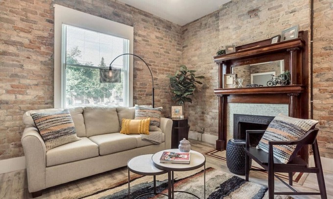 Downtown Salt Lake City Apartment | ✔ Full Kitch ✔ Fast WiFi ✔ Yard ✔ For Family